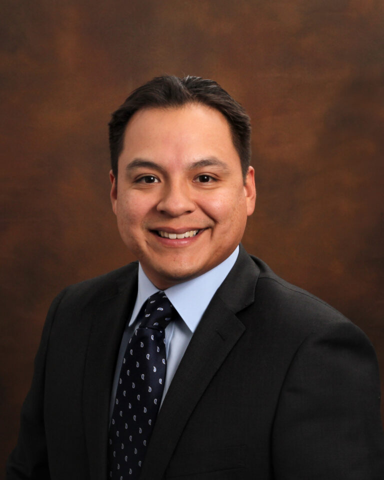 Dr. Luis Luna – APC